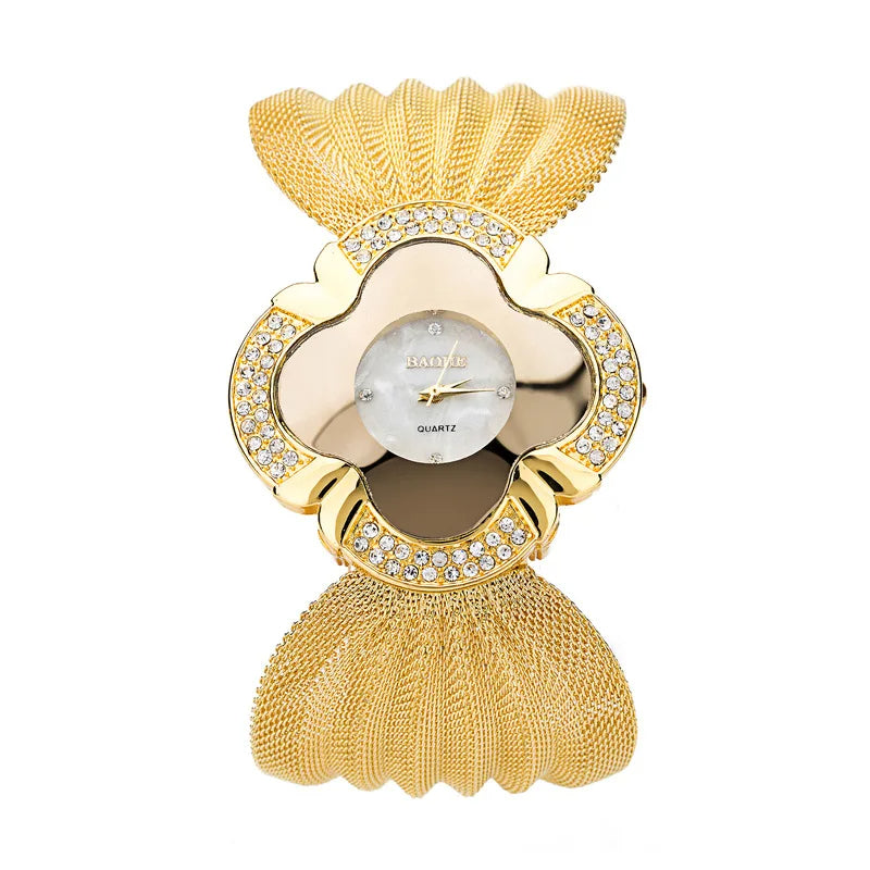 Montre à quartz pour femme avec bracelet moderne en maille papillon